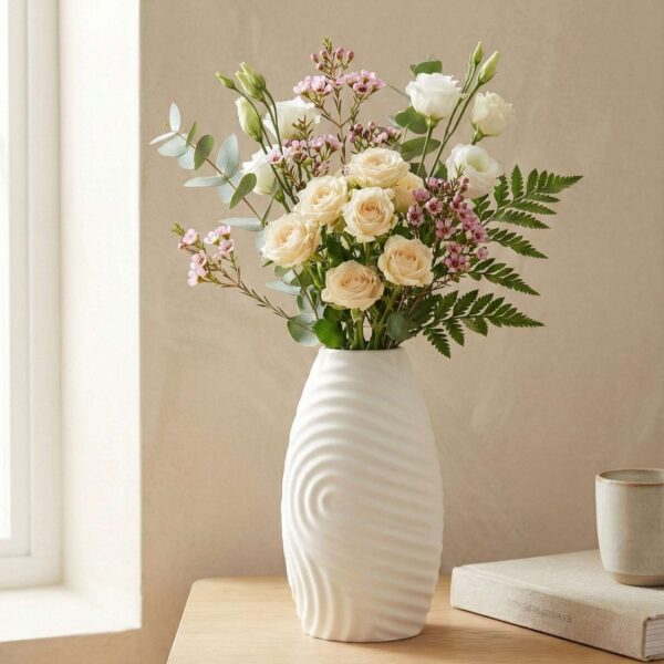 BioVase Tacta garni de roses crème